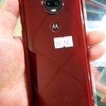 Now, new photos of Motorola Moto smartphones with trending water drop notch has surfaced on the web with stunning maroon/red colors back and a circular dual-camera setup but there’s confusion too.