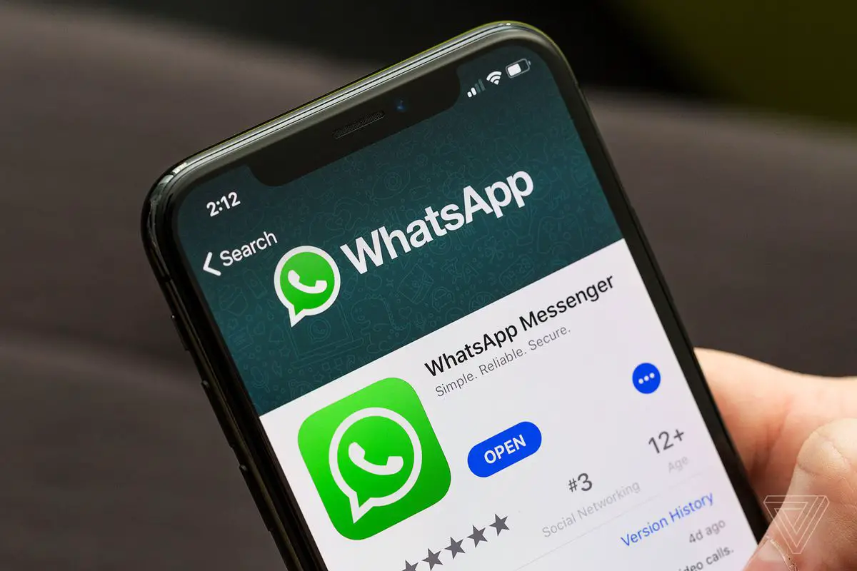 WhatsApp to roll out Dark Mode and Swipe to Reply feature soon