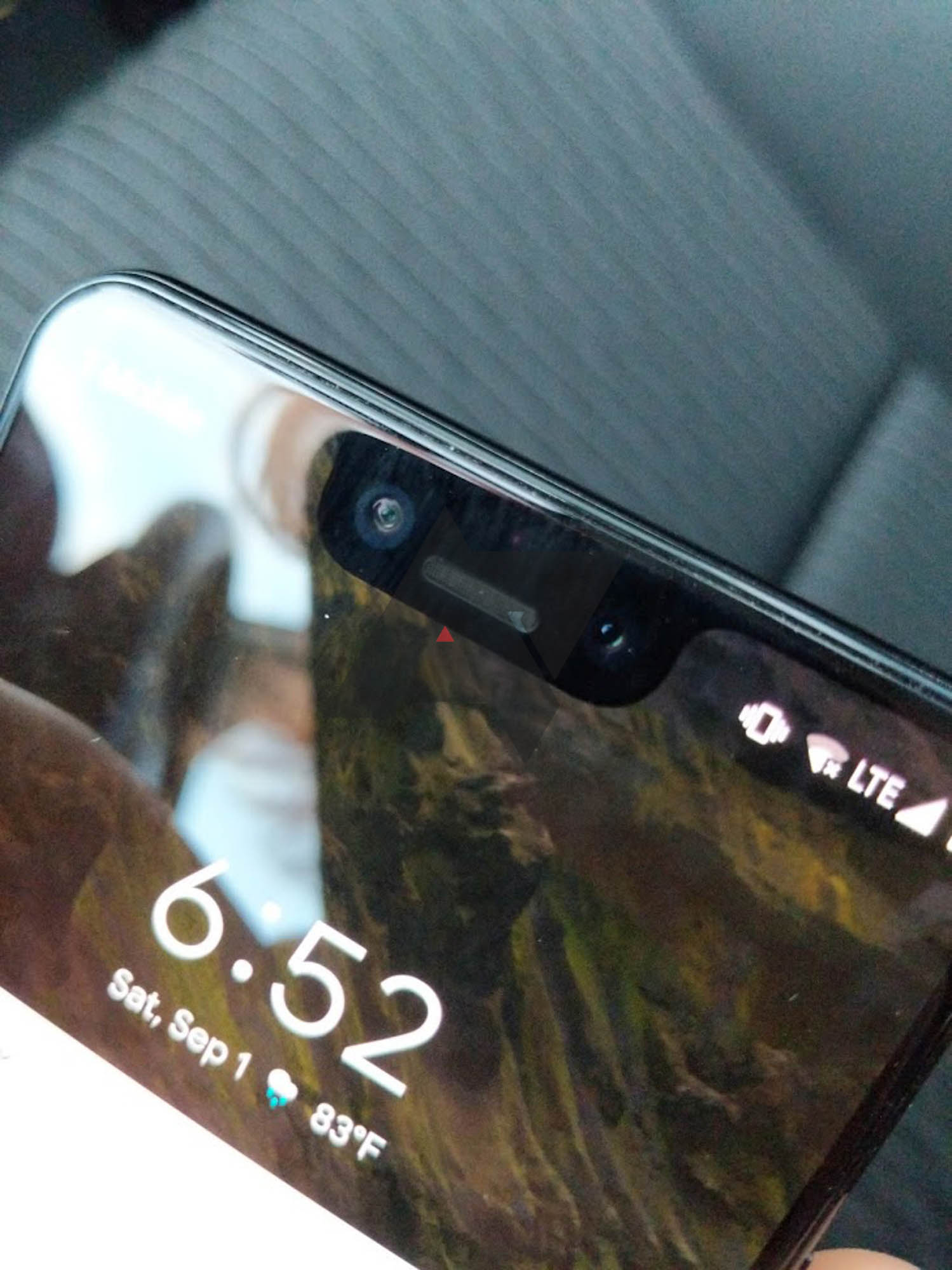Live photos of Google Pixel 3 XL leaks again, this time it's from a Lyft driver