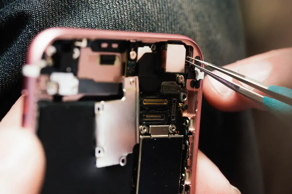 Apple will allow independent repair providers to repair out-of-warranty iPhones