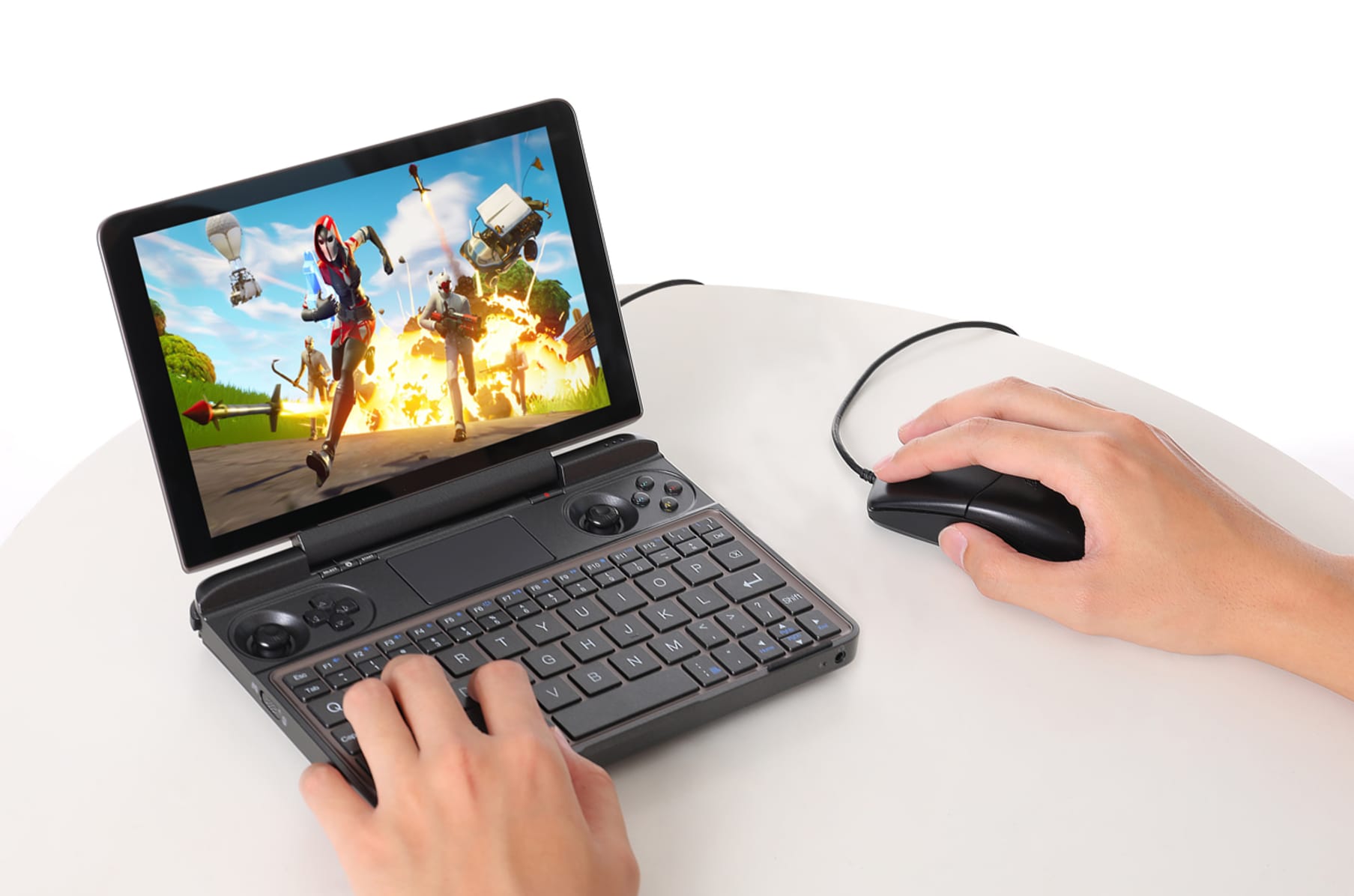 GDP Win Max, the world's smallest gaming laptop with integrated controllers for gaming