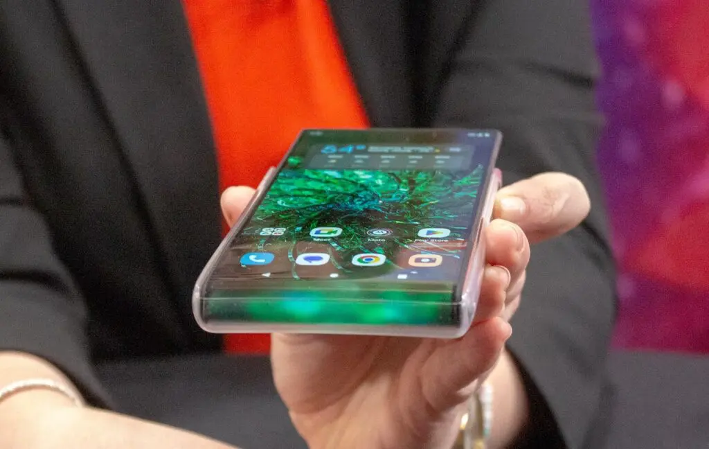 Motorola Showcases Phone with Rollable Display at MWC 2023