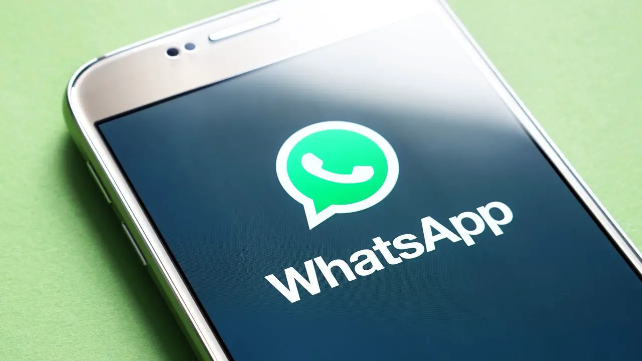 WhatsApp introduces skip forward and backward option for users