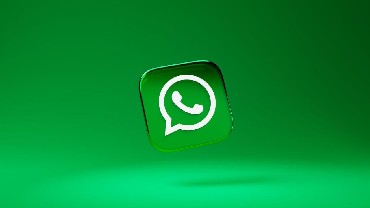 WhatsApp Begins Testing Ability to Share Status Updates From Web Interface, Companion Devices