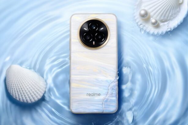 realme 14 Pro series - world’s first cold-sensitive color-changing back