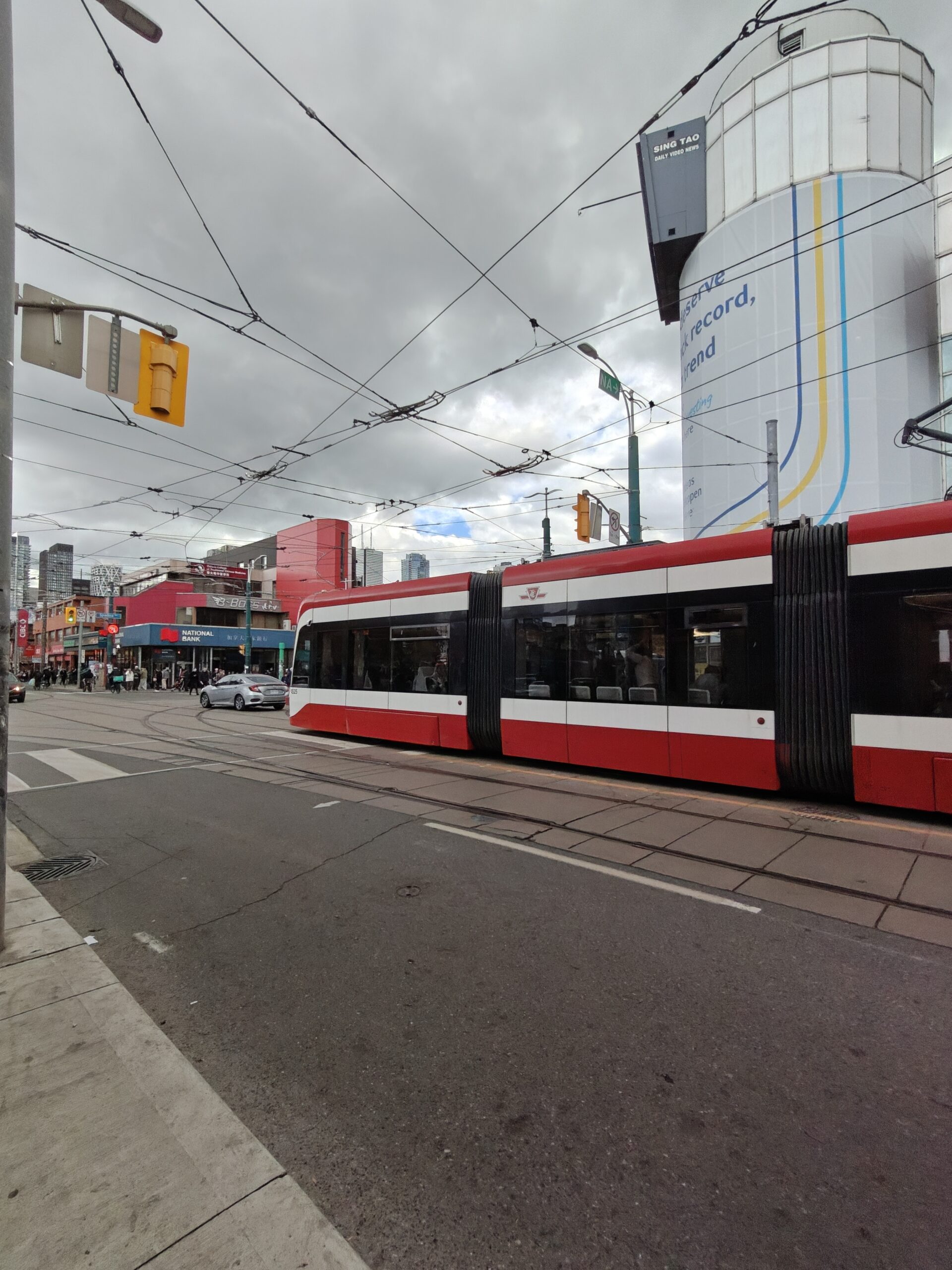Streetcar – OnePlus 15 Main Camera