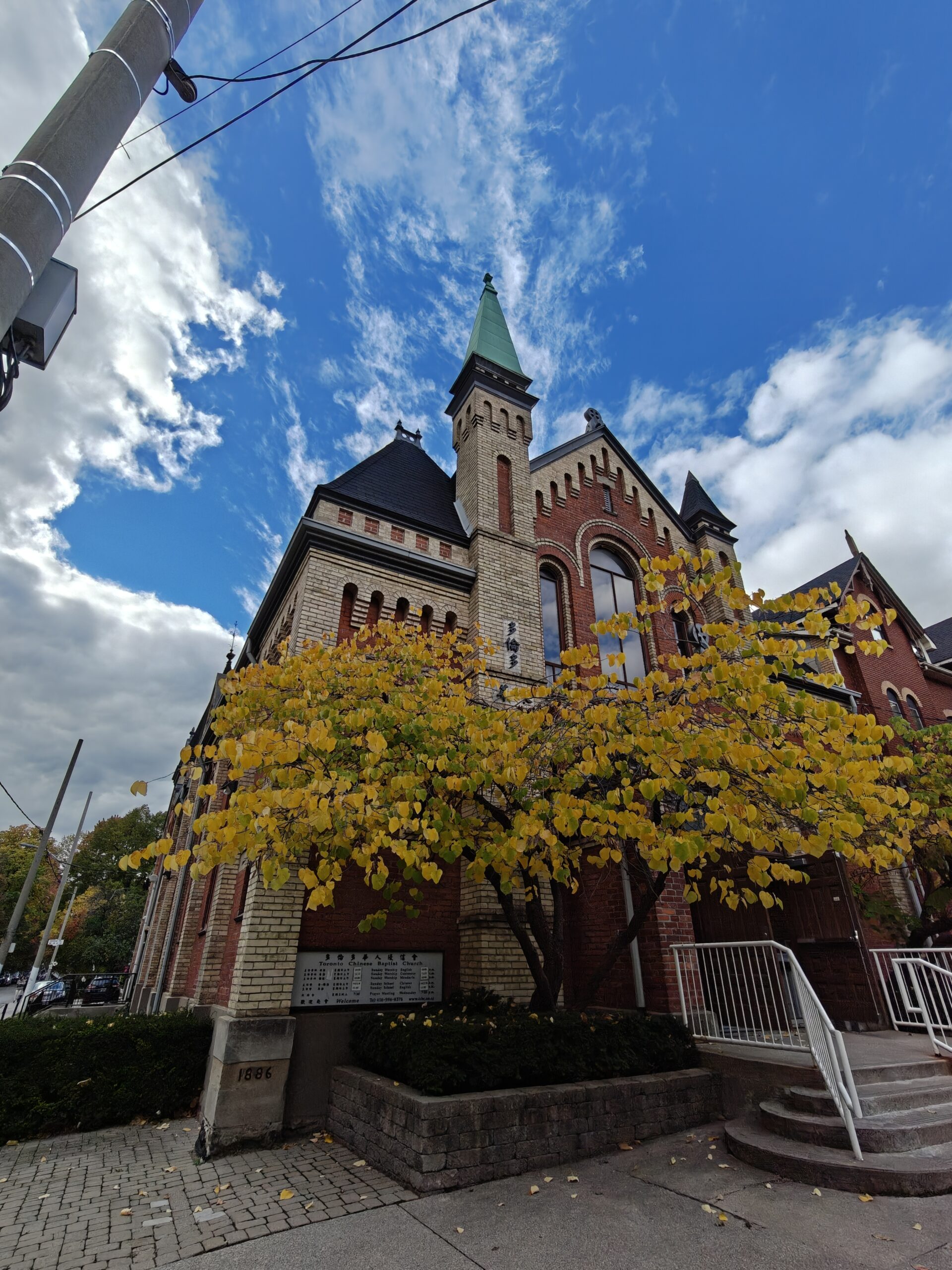 Archaic Building – OnePlus 15 0.6x Ultrawide