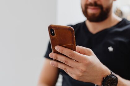 How to AirDrop files from iPhone to Google Pixel? 