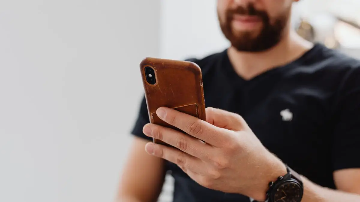 How to AirDrop files from iPhone to Google Pixel? 