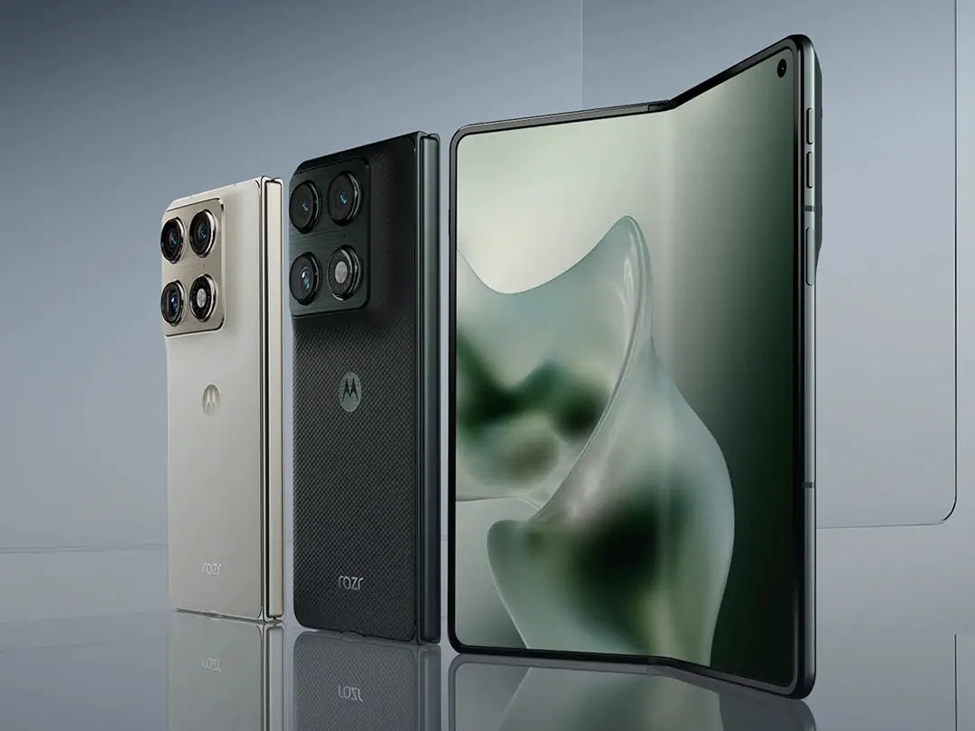 motorola razr fold unveiled at CES 2026 with 8.1-inch 2K LTPO foldable display and dual-screen design
