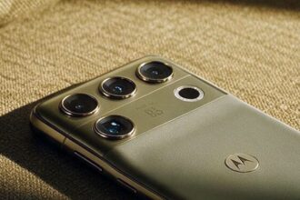 motorola Signature 27 with Snapdragon 8 Elite Extreme Gen 6 at Snapdragon Summit