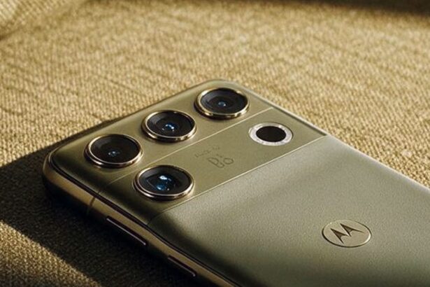 motorola Signature 27 with Snapdragon 8 Elite Extreme Gen 6 at Snapdragon Summit