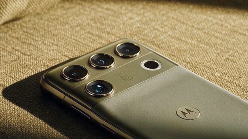 motorola Signature 27 with Snapdragon 8 Elite Extreme Gen 6 at Snapdragon Summit