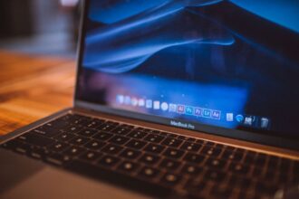 Apple's OLED MacBook Pro debuting in November will be significantly lighter