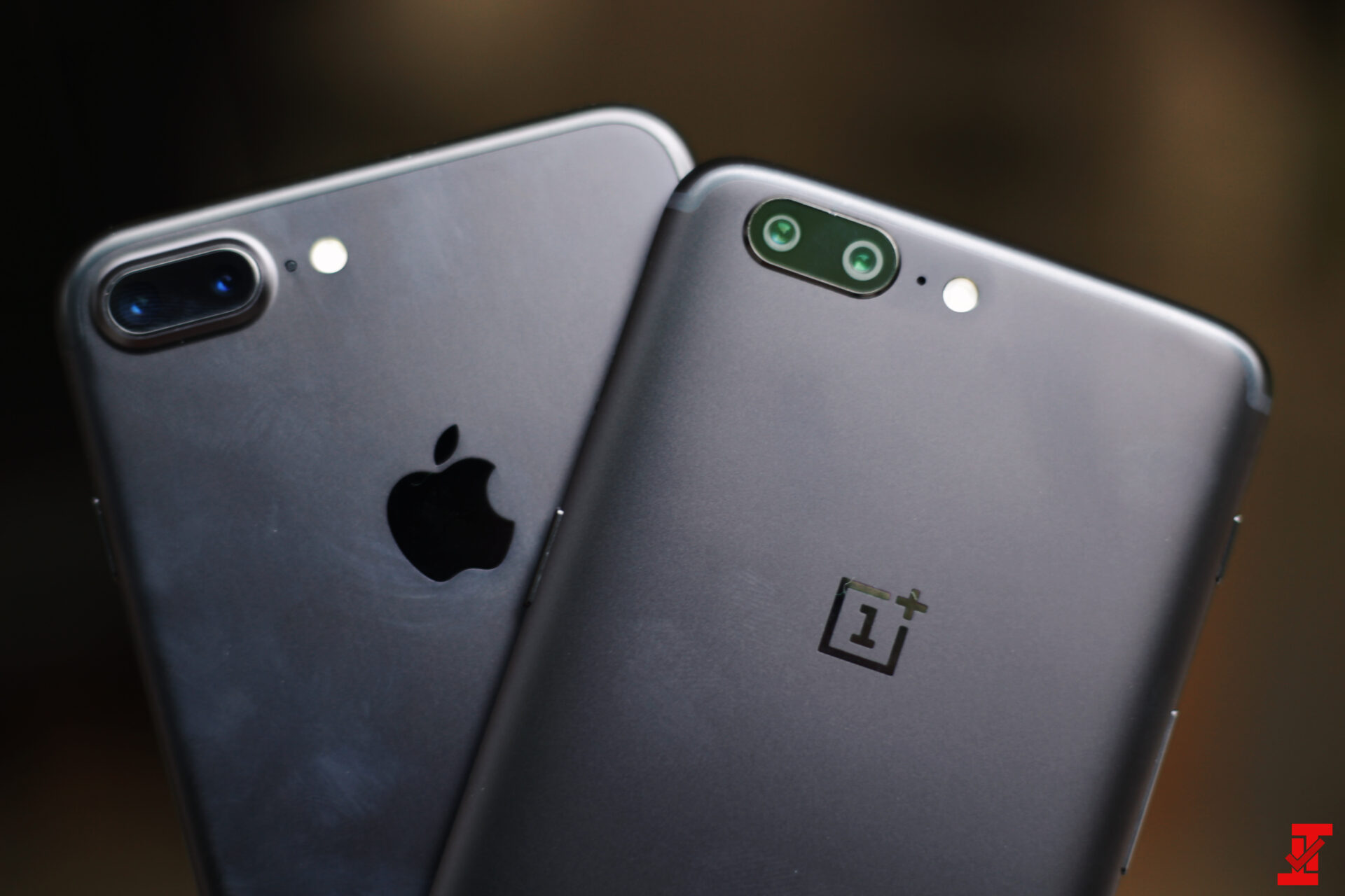 OnePlus 5 Vs Apple iPhone 7 Plus: Everything at a Glance!