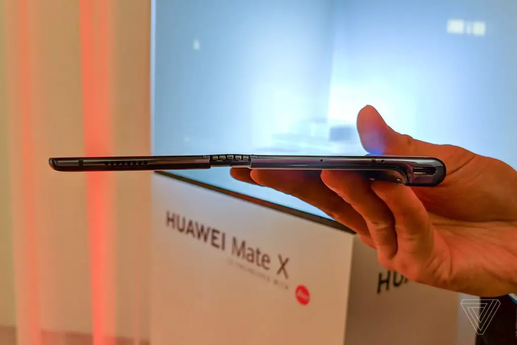 Huawei Mate X unvieled: 8" OLED display, 5G, foldable phone