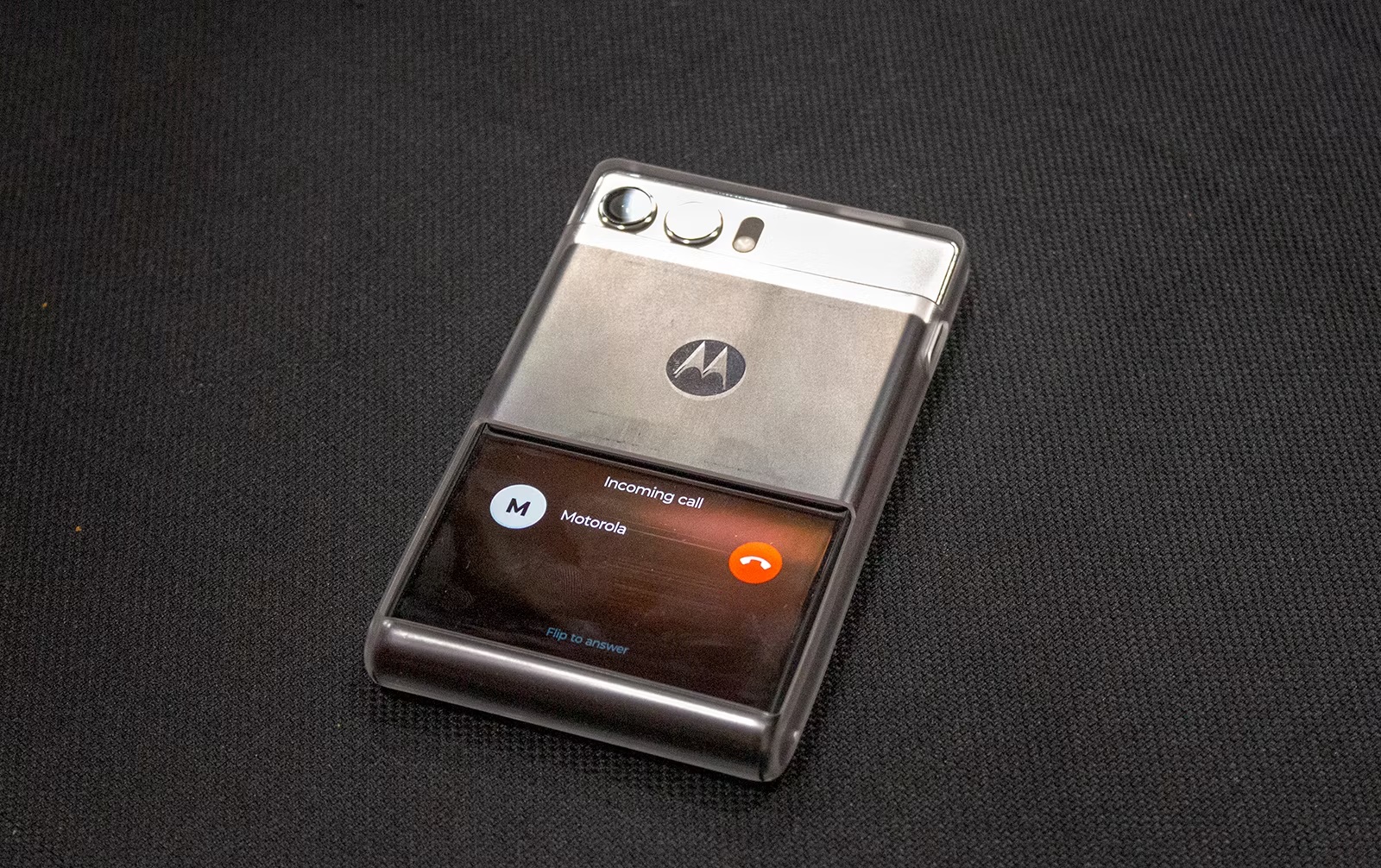 Motorola Shows Off Motorola Rizr With Rollable Display