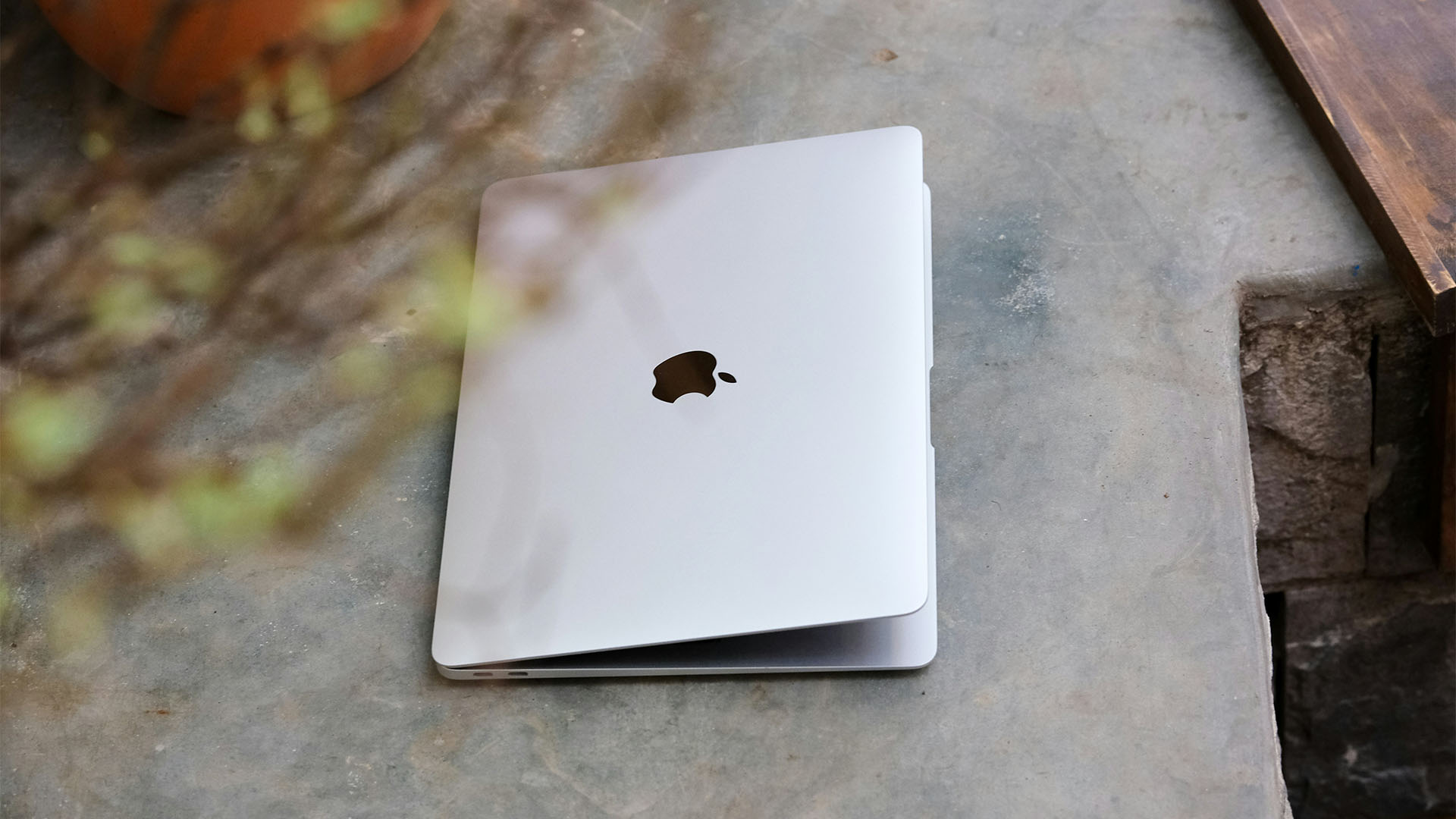 Apple MacBook Air M1 on Sale for Record Low Price of $649