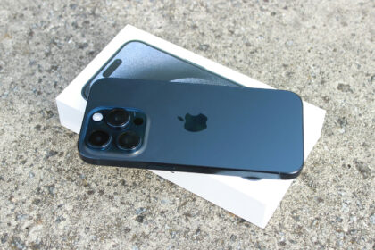 iPhone out of the box – Apple iphone price slashed