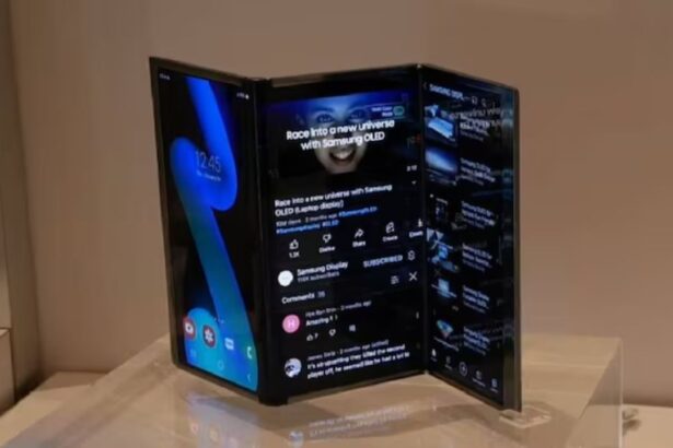 Samsung’s First Tri-Fold Smartphone May Debut in October 2025