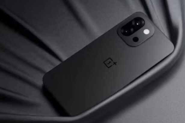 OnePlus 15 refresh rate