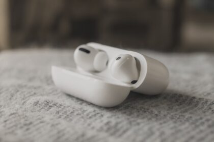 Apple’s AirPods with camera leak again, showing how visual intelligence could work