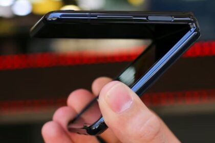 iPhone Fold launch