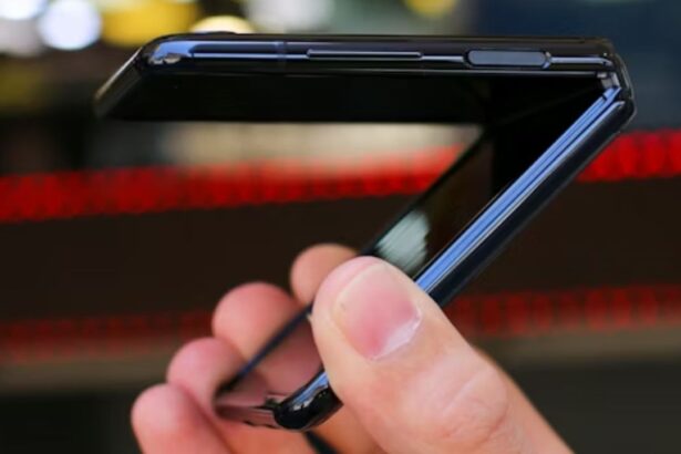 iPhone Fold launch